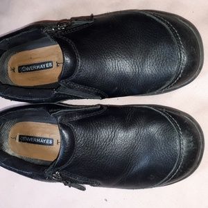 Ladies shoes. Size 7. Black.